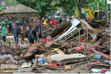 Tsunami in Indonesia, quasi 800 feriti,
