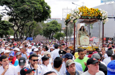 Los devotos de la Divina Pastora veneran a su virgen cada 14 de enero con una gran procesión, la segunda más importante de Latinoamérica.