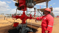 Carlos Mendoza Potellá atribuyó la caída petrolera al descuido de los campos convencionales ya que se le prestó más atención a la Faja del Orinoco.