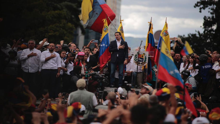 El presidente de la Asamblea Nacional, Juan Guidó, se juramentó como Presidente Encargado de Venezuela