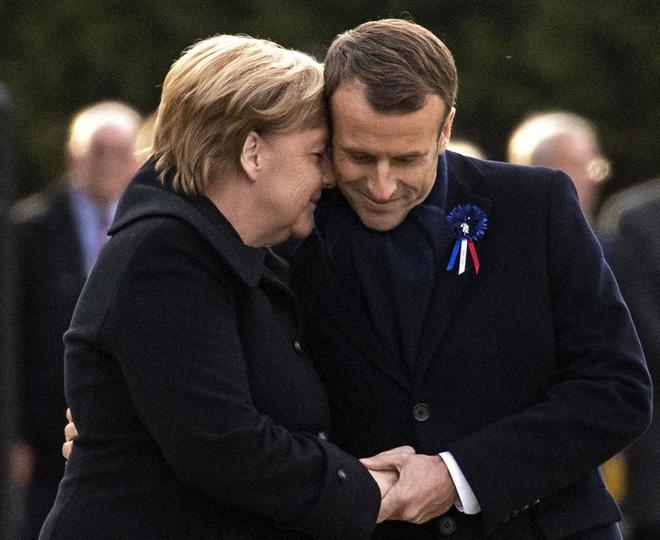 Il presidente francese, Emmanuel Macron, e il cancelliere tedesco, Angela Merkel
