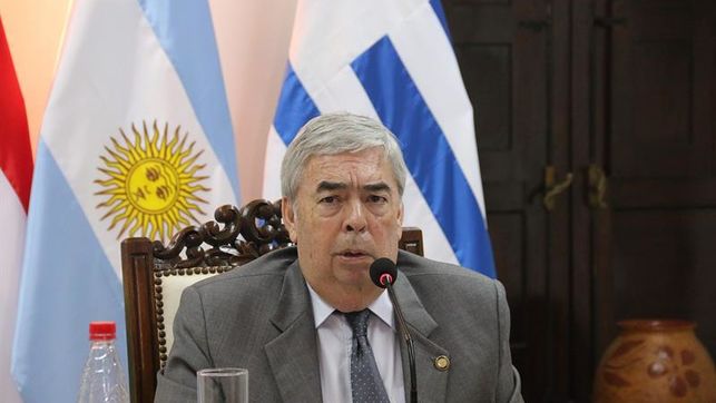 La información la dijo el viceministro de Exteriores de Paraguay, Hugo Saguier, a los medios de comunicación, en el que detalló que estas medidas tendrán efectos en los activos, cuentas y controles que se relacionen con el país petrolero.