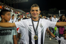 Antonio Romero in maglia bianconera saluta i tifosi