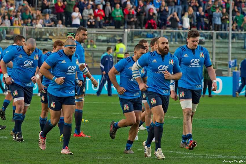 Gli azzurri del rugby scendono in campo in Scozia.