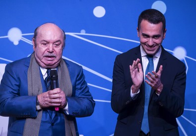 Il comico Lino Banfi e il Vice premier Luigi Di Maio.