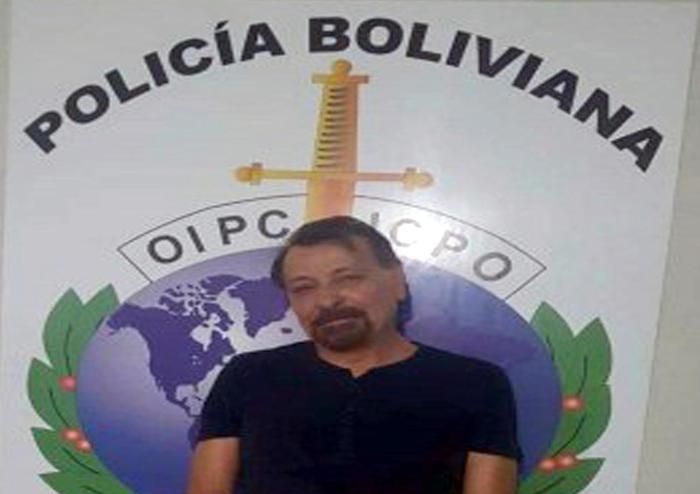 La foto di Cesare Battisti appena arrestato, diffusa dalla polizia della Bolivia. Immagine d'archivio.