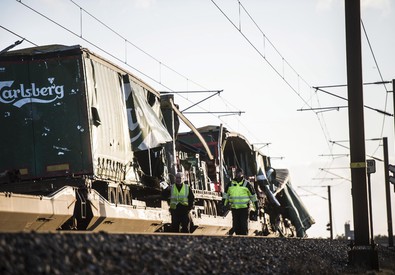 Danimarca: il treno dopo l'incidente sul ponte Great Belt.