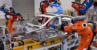Linea di montaggio automobili altamente robotizzata. Ford