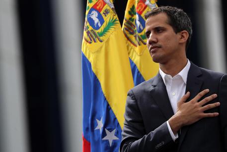 Juan Guaido, presidente del Parlamento venezuelano, ha assunto la presidenza della Repubblica ad interim.