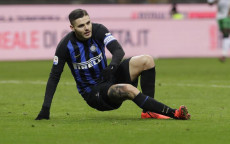 Mauro Icardi a terra come l'Inter di oggi contro il Sassuolo.