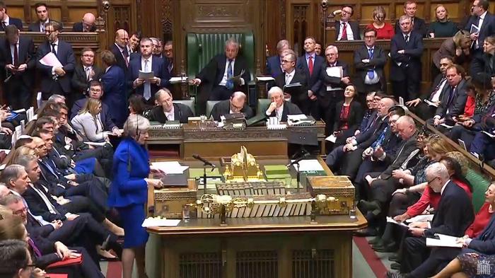 Theresa May difende l'accordo siglato con l'Ue nel Parlamento inglese.