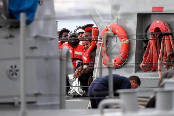 Migranti sbarcano a Malta.