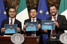 Luigi Di Maio, il primo Ministro Giuseppe Conte e Matteo Salvini durante la conferenza stampa a Palazzo Chigi. Decretone
