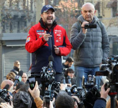 l vicepremier e ministro dell'Interno Matteo Salvini incontra i suoi sostenitori in piazza Oberdan a Milano.