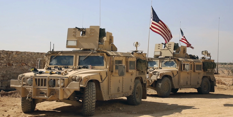 Mezzi militari americani a Manbij, in Siria. Pompeo