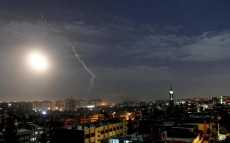 Missili in cielo vicino all'aeroporto di Damasco. Siria