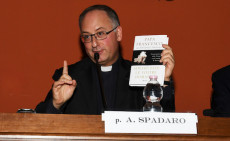 Padre Antonio Spadaro alla presentazione del suo libro su Papa Francesco.
