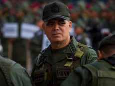 El Ministro de las fuerzas castrenses venezolanas se pronunció y afirmó que se trata sólo especulaciones que existan alzamientos dentro de las filas militares. En su opinión la ola de rumores proviene desde Estados Unidos para provocar a las FAN