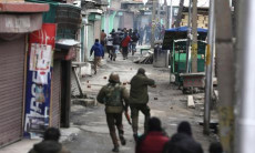 Kashmir: l'attacco ad un villaggio, che ha provocato 350 morti.
