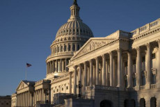 Capitol, la sede del Congresso a Washington. Armi