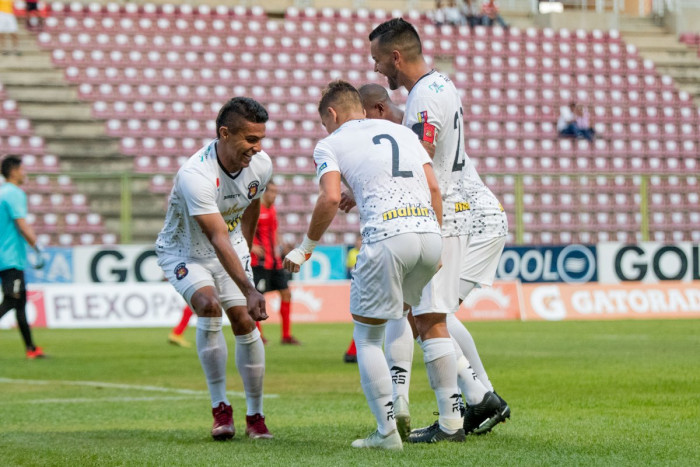 Esultanza dei giocatori del Caracas dopo un gol. Calcio