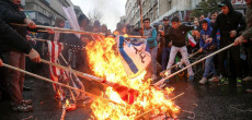 A Teheran per il 40esimo anniversario bandiere Israele in fiamme