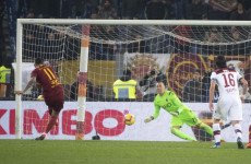 Aleksandar Kolarov segna di rigore la rete dell'1-0 della Roma sul Bologna.