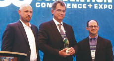 Simone Kaslowski (al centro nella foto) eletto presidente della Confindustria turca.