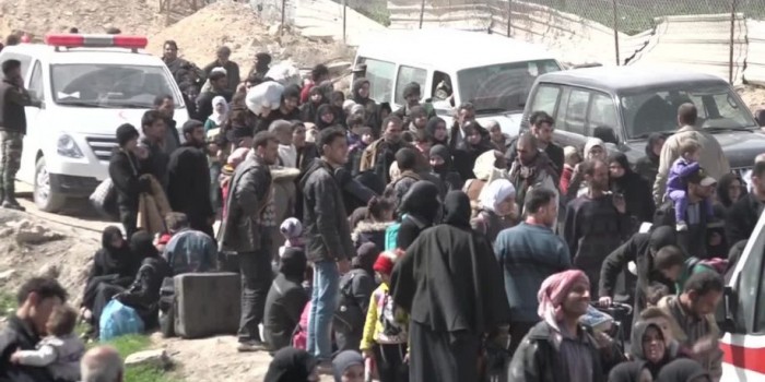 Evacuati civili nel Ghouta sotto la protezione dell'esercito siriano. Siria