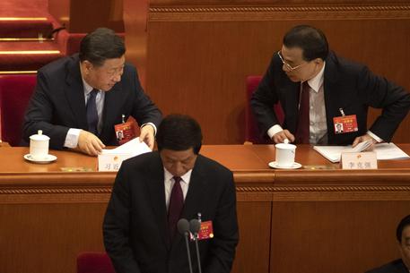 Il Premier cinese Li Keqiang, a destra, e il presidente Xi Jinping, durante la seduta del Congresso. Cina
