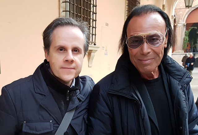 Antonello Venditti sotto i portici di Bologna con il nostro collaboratore Emilio Buttaro