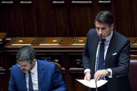 Il presidente del Consiglio Giuseppe Conte con il ministro dei Rapporti con il parlamento Riccardo Fraccaro in Aula alla Camera.
