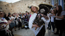 Donne ebree sulla spianata del Muro del pianto