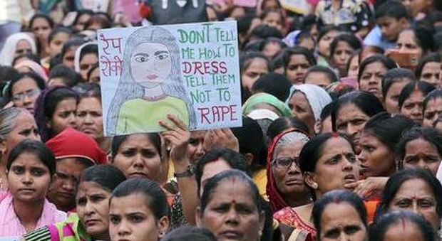 India: una manifestazione di donne in protesta contro gli stupri.