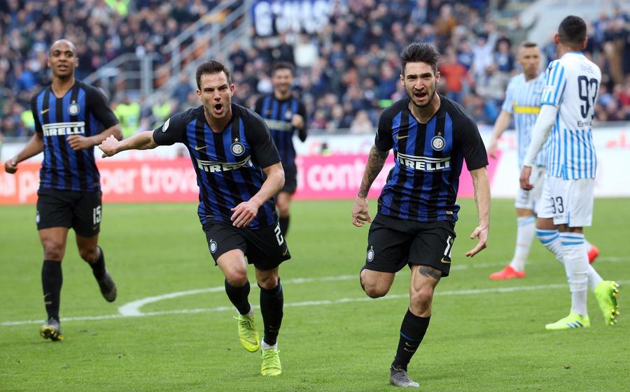 Matteo Politano di corsa per festeggiare il suo gol nella partita Inter - Spal.