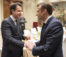 Il premier Giuseppe Conte durante l'incontro bilaterale con il presidente francese Emmanuel Macron,