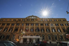 Una veduta della facciato del palazzo sede del Ministero dell'Economia, Roma.