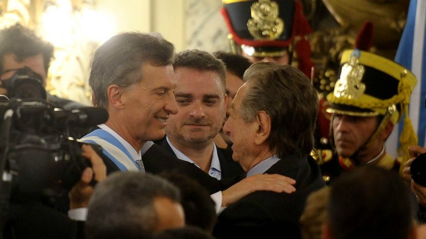 Mauricio Macri, il giorno della sua elezione a presidente di Argenta, e suo padre Franco.
