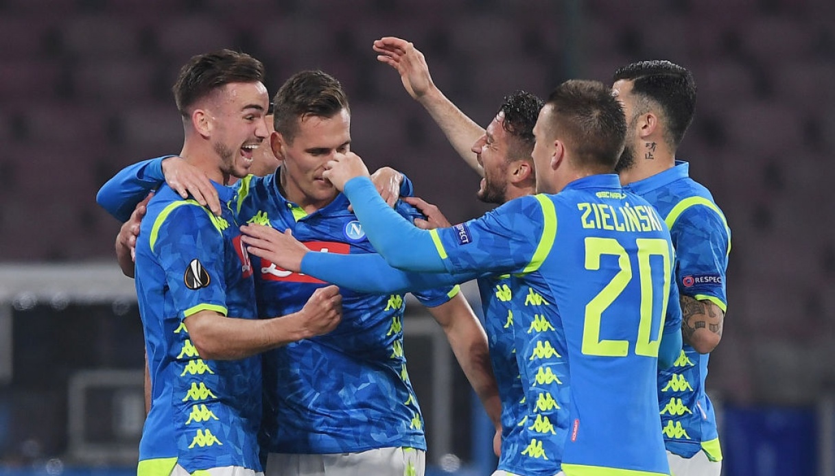 I giocatori del Napoli festeggiano la vittoria sul Salisburgo.