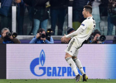 Il "gestaccio" di Cristiano Ronaldo rivolto ai tifosi dell'Atletico dopo la tripletta.