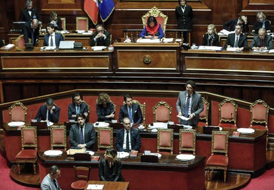 I banchi del governo durante il voto di sfiducia al Senato contro il ministro Danilo Toninelli.