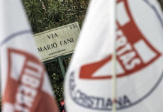 Bandiere della Democrazia Cristiana in via Fani durante la commemorazione del rapimento di Aldo Moro e della strage della sua scorta