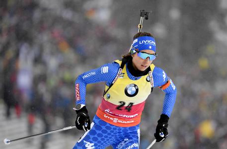 L'azzurra Lisa Vittozzi durante la gara dei 7,5 km sprint del mondiale biathlon