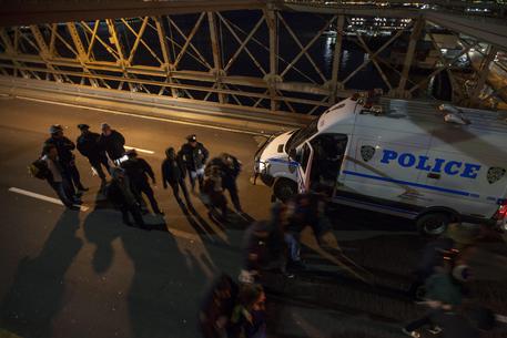 La polizia interviene dopo le proteste per l'uccisione di un afroamericano. Pittsburgh