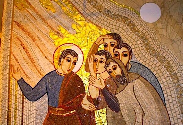 Vogliamo vedere Gesu: dipinto murale di una chiesa con gli apostoli e Gesù