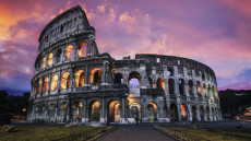 Il Colosseo in uno stupendo tramonto di Roma.