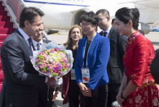 Il Presidente del Consiglio, Giuseppe Conte, arriva all'aeroporto della capitale cinese.