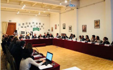 Nella foto, il salone della riunione dei dirigenti degli Istituti Italiani di Cultura con il Sottosegretario Guglielmo Picchi a Lima.