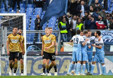 I giocatori della Lazio festeggiano la vittoria sull'Udinese.