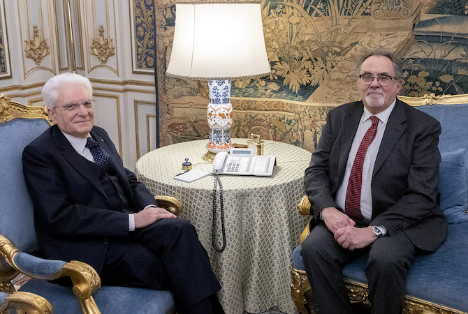 Il Presidente della Repubblica Sergio Mattarella nel corso dell'intervista con Richard Heuzé.